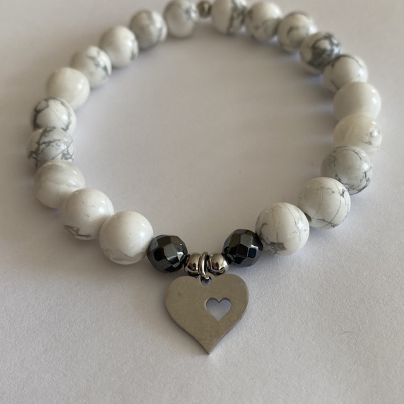 White howlite gemstone bracelet - Picture 4 of 4